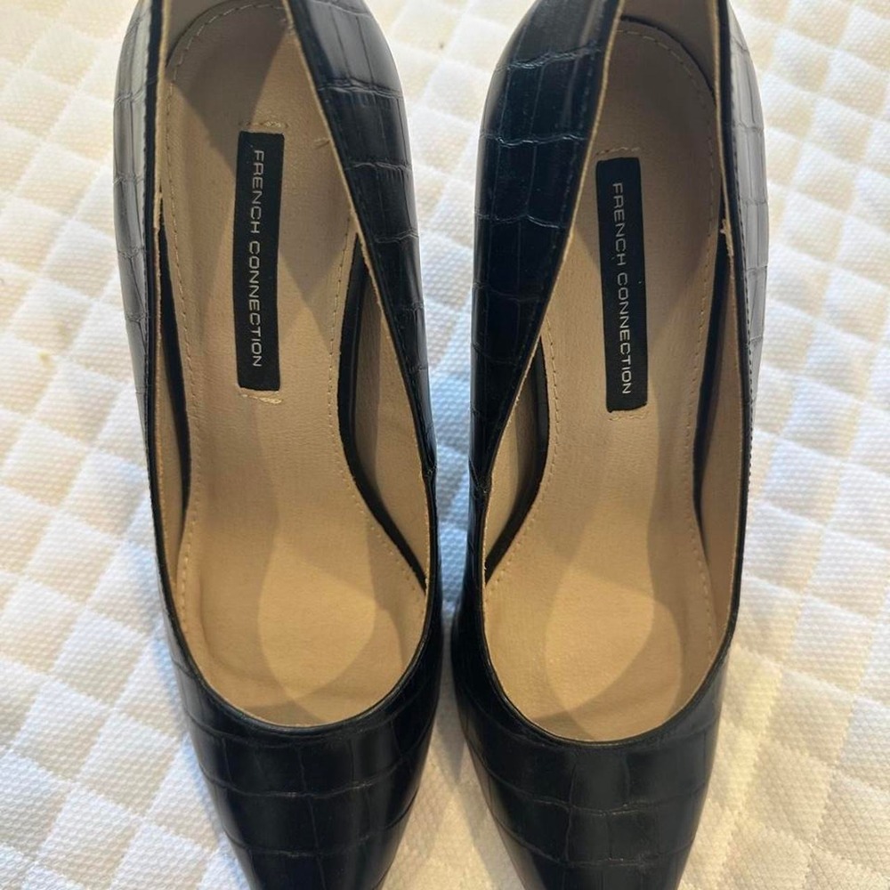 French Connection black crocodile textured leather pumps Size 8